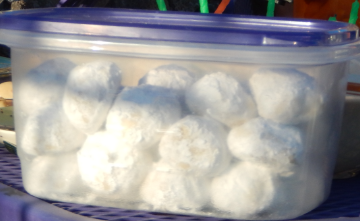 Powdered Nut balls